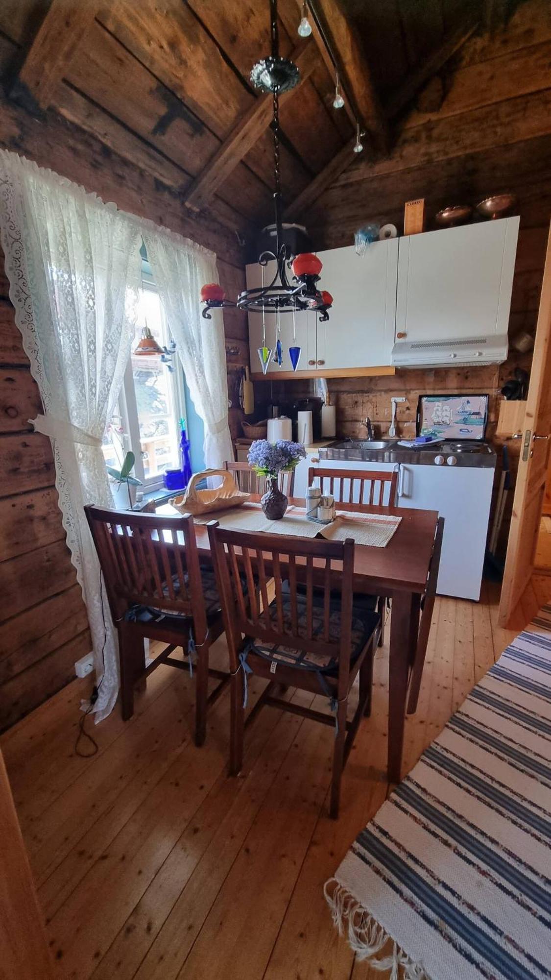 Koselig Rorbu Pa Tind Villa Sørvågen Buitenkant foto