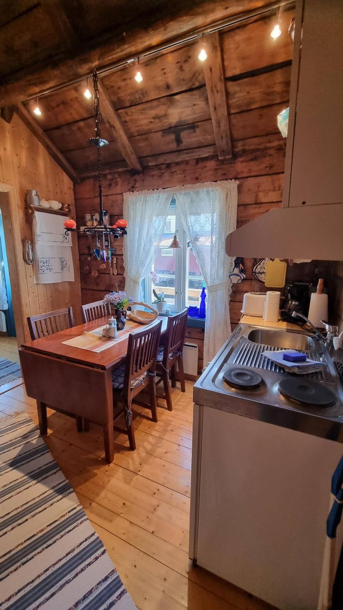 Koselig Rorbu Pa Tind Villa Sørvågen Buitenkant foto